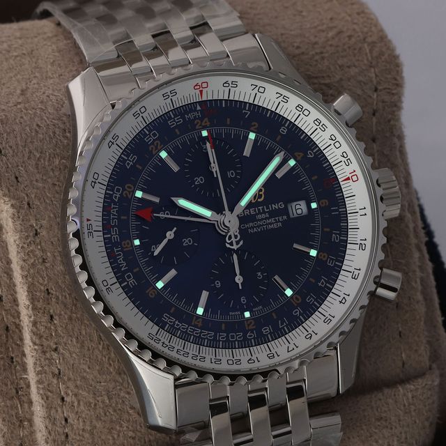 Breitling Navitimer Chronograph GMT 46 A24322 Image 7